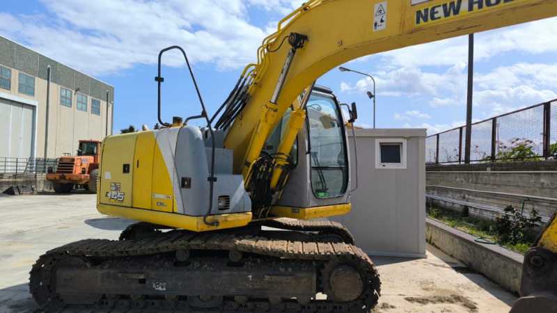 OmecoHub - NEW HOLLAND E145